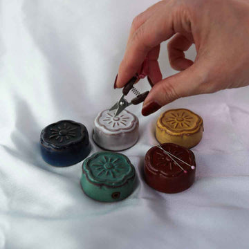 Awaji Kawara Magnetic Needle Rest with Needle Polisher