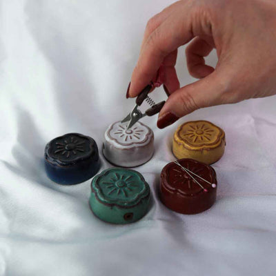 Awaji Kawara Magnetic Needle Rest with Needle Polisher