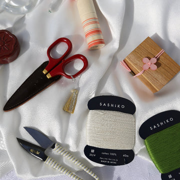 Small Scissors with Lacquered Handles (Shunuri) - Itoma Japanese Craft Studio