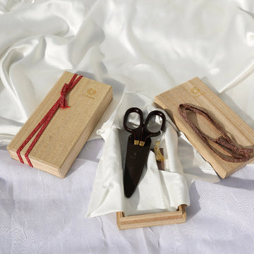 Small Scissors with Lacquered Handles (Shunuri) - Itoma Japanese Craft Studio