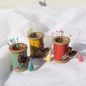 Hasami Magnetic Pin Holder