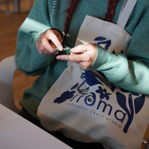 tote bag in use 2