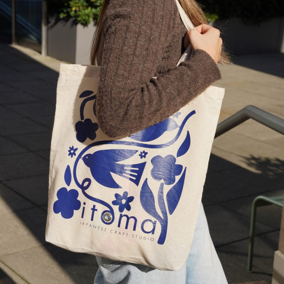 tote bag in use 4